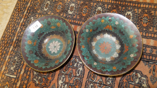 A pair of 19th century Chinese cloisonné bowls CONDITION REPORTS Approx 18cm diameter.  Tarnish, and - Bild 4 aus 6