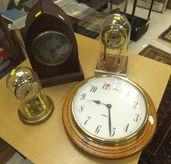 A Black Forest type cuckoo clock (for restoration), a Tameside mantel clock in oak lancet form case, - Bild 2 aus 3