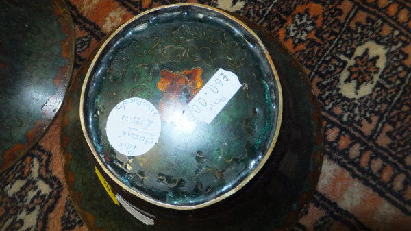 A pair of 19th century Chinese cloisonné bowls CONDITION REPORTS Approx 18cm diameter.  Tarnish, and - Bild 2 aus 6