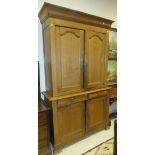 A circa 1900 Continental oak buffet CONDITION REPORTS General wear and scuffs, some knocks and