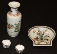 A Chinese Kangxi palette scallop shell dish, the centre field decorated with a vase of flowers and