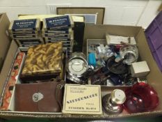 A box containing assorted jewellery to i