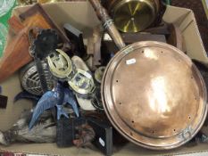 A box of sundry metal and treen wares to