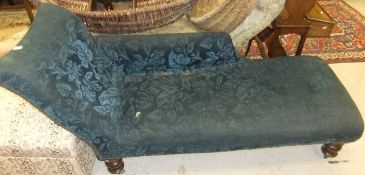 A Victorian chaise longue on turned maho