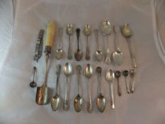 A set of nine George V silver teaspoons