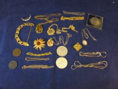 A collection of costume jewellery to inc