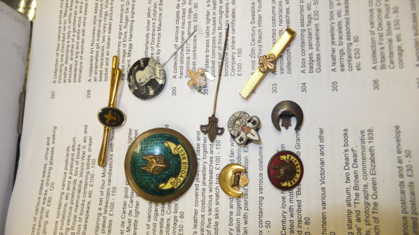 A box containing assorted pin badges, cloth badges, pennant flags, etc, related to the Girl Guides - Image 14 of 16