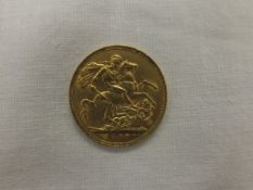 An Edward VII 1907 gold sovereign CONDITION REPORTS Approx 8g.  Light general wear and scuffs.