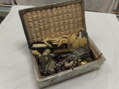 A box of assorted costume jewellery to i