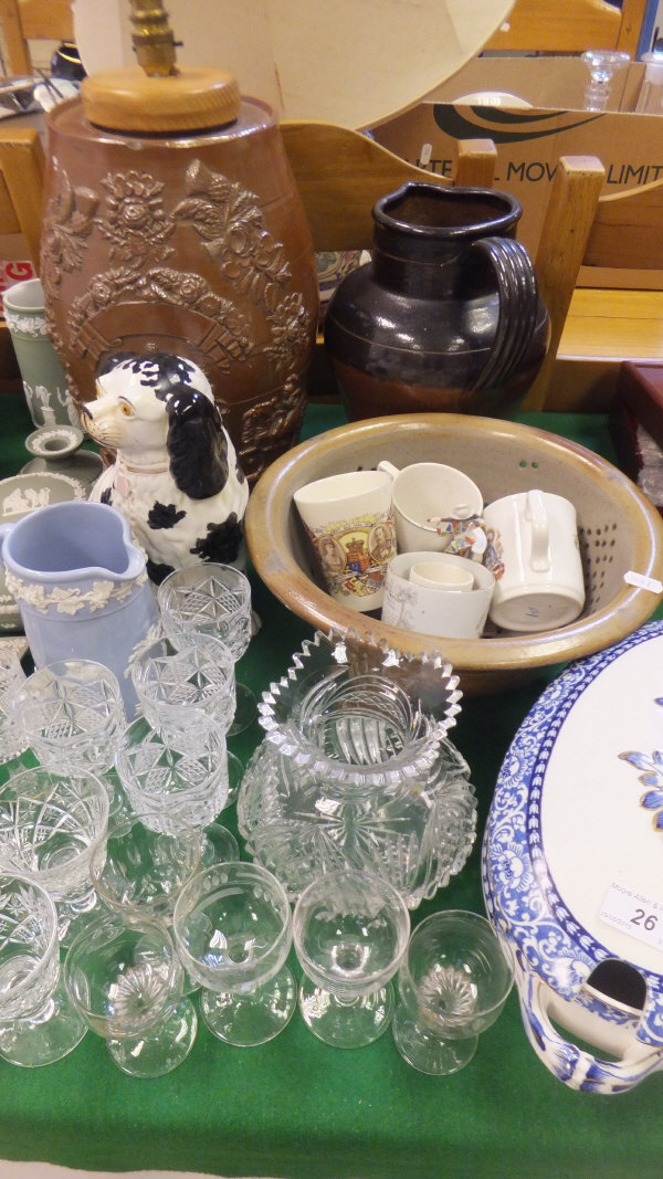 A collection of china and glassware to i