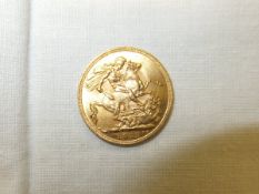 A George V 1915 gold sovereign