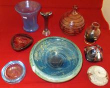 Assorted glassware to include bowls, vases,