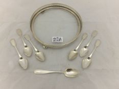 A set of six William IV silver "Fiddle" pattern teaspoons (by Ann Payne, London, 1835),