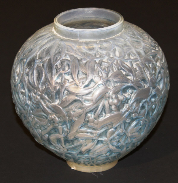 A Lalique "Gui" (Mistletoe) pattern vase with blue infill decoration, stamped to base "Lalique - Image 3 of 8