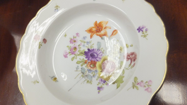 A 20th Century Meissen part dinner service painted with floral sprays and with shaped gilt decorated - Image 8 of 10