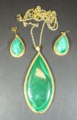 A 20th Century 9 carat gold mounted malachite teardrop shaped pendant with rope-twist surround,