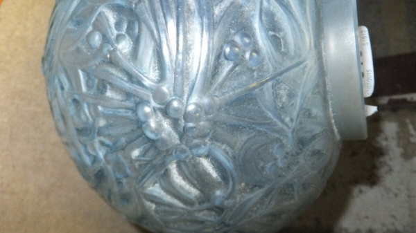 A Lalique "Gui" (Mistletoe) pattern vase with blue infill decoration, stamped to base "Lalique - Image 7 of 8