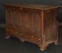 An early 19th Century oak mule chest,