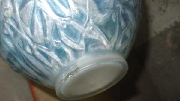A Lalique "Gui" (Mistletoe) pattern vase with blue infill decoration, stamped to base "Lalique - Image 5 of 8