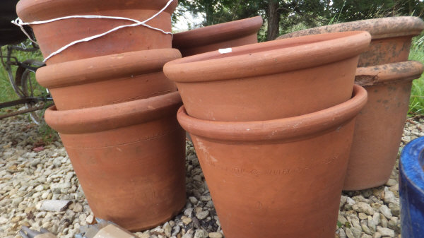 A quantity of terracotta garden pots, together with a selection of brass stair rods, a steel sink - Image 5 of 8