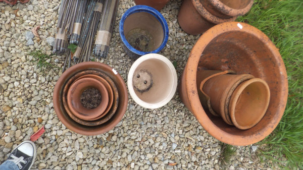 A quantity of terracotta garden pots, together with a selection of brass stair rods, a steel sink - Image 2 of 8