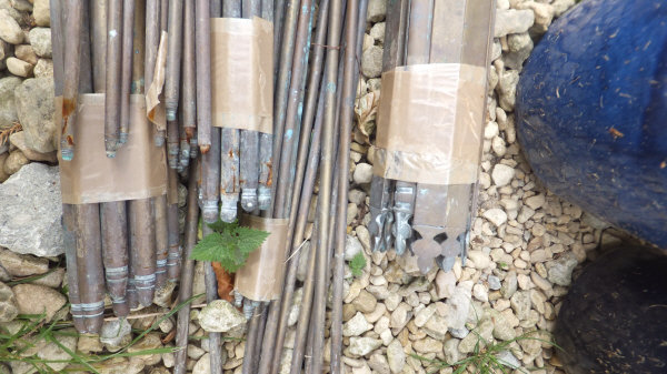 A quantity of terracotta garden pots, together with a selection of brass stair rods, a steel sink - Image 8 of 8