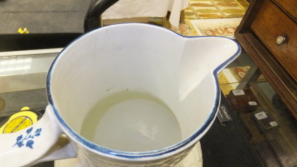 A large Caughley cabbage leaf moulded jug with mask head handle, decorated in underglaze blue with - Image 4 of 9