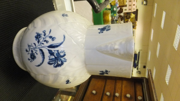 A large Caughley cabbage leaf moulded jug with mask head handle, decorated in underglaze blue with - Image 8 of 9