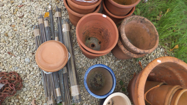 A quantity of terracotta garden pots, together with a selection of brass stair rods, a steel sink - Image 3 of 8