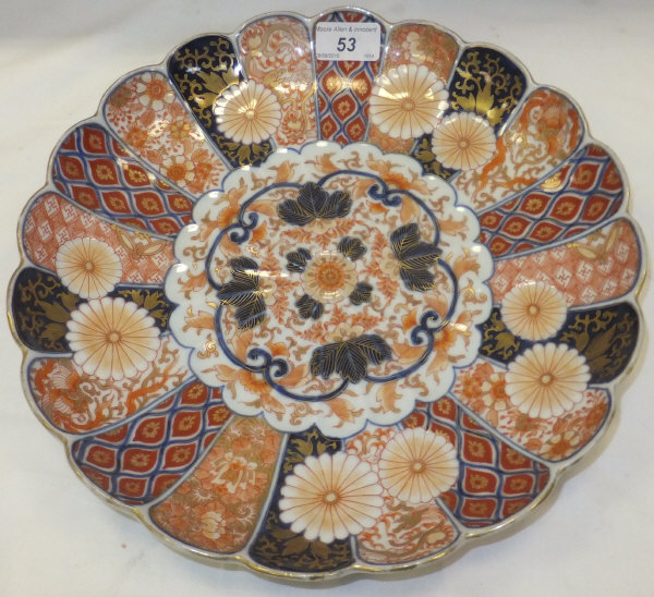 A Japanese Imari shallow dish with scalloped edge