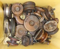 A box of approximately 19 vintage wooden fishing reels