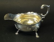 A George II silver sauce boat (by William Shaw and William Priest, London, 1753), 18 cm long,