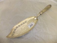 A George III silver fish slice with pierced grille and engraved decoration of a fish (by Abstinando