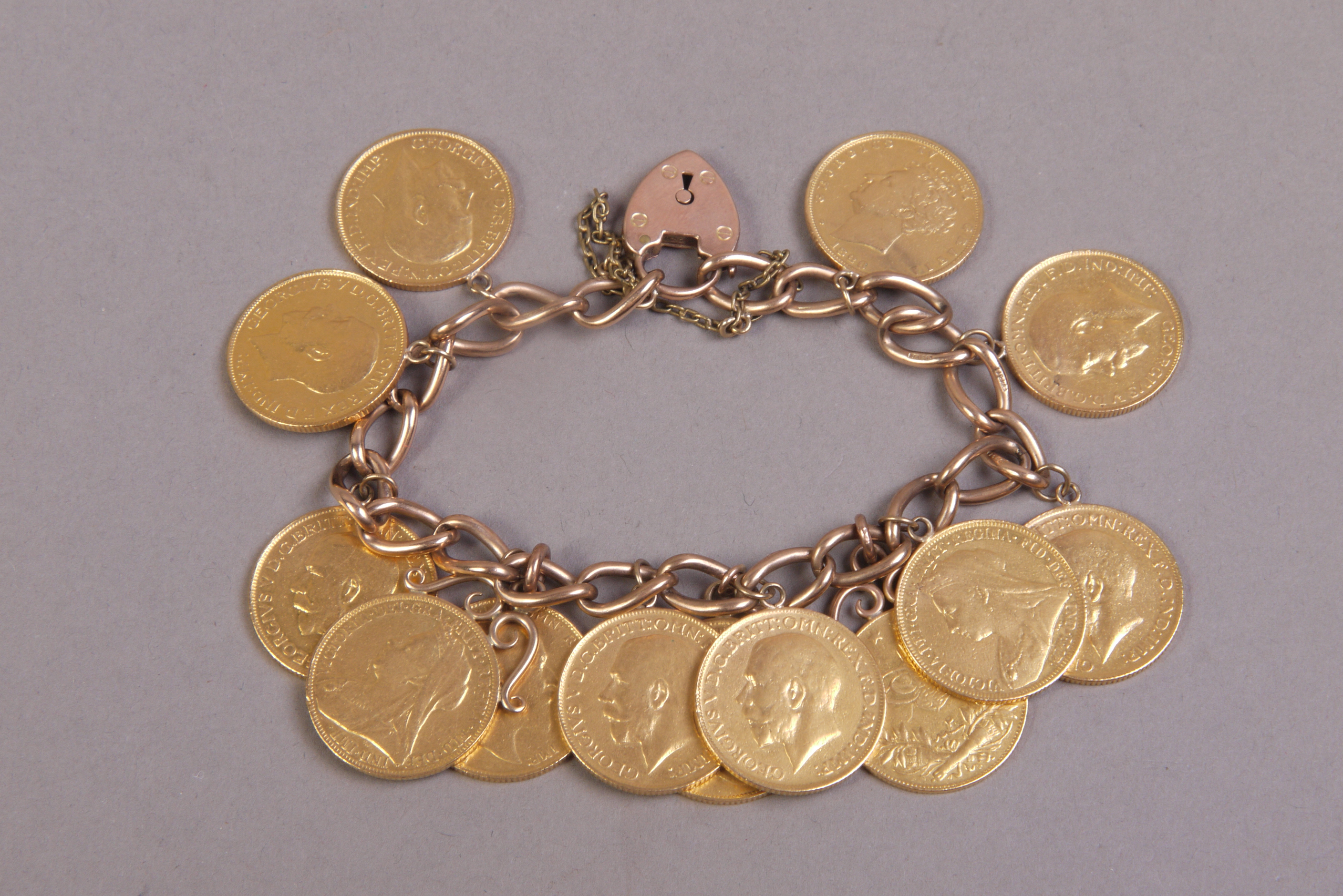 A GEORGE V COIN BRACELET of 9ct gold cur