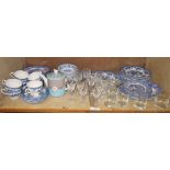 A quantity of blue and white tea and din