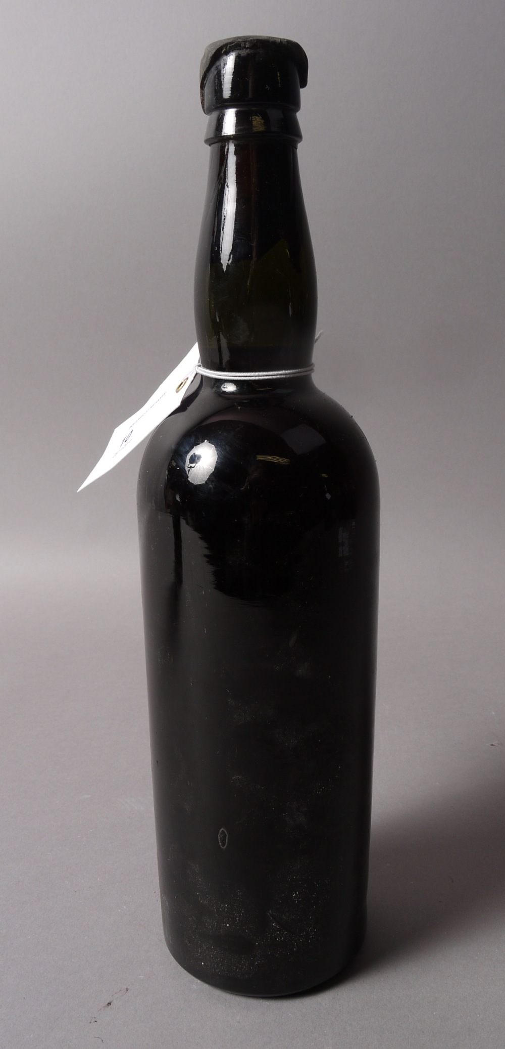 1910 Vintage Port, branded wax capsule '1910 PORT, Bentley & Shaw, Lockwood Brewery', 1 bottle,