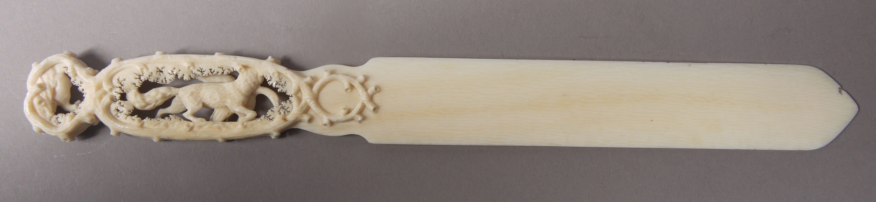 AN AUSTRIAN CARVED IVORY PAGE TURNER, c. - Image 4 of 5