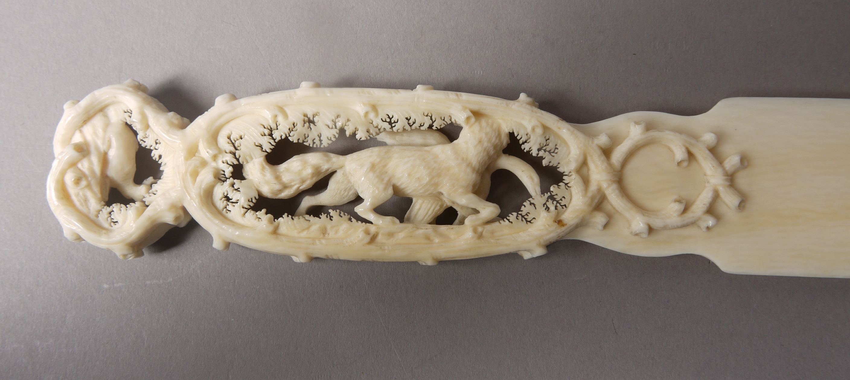 AN AUSTRIAN CARVED IVORY PAGE TURNER, c. - Image 5 of 5