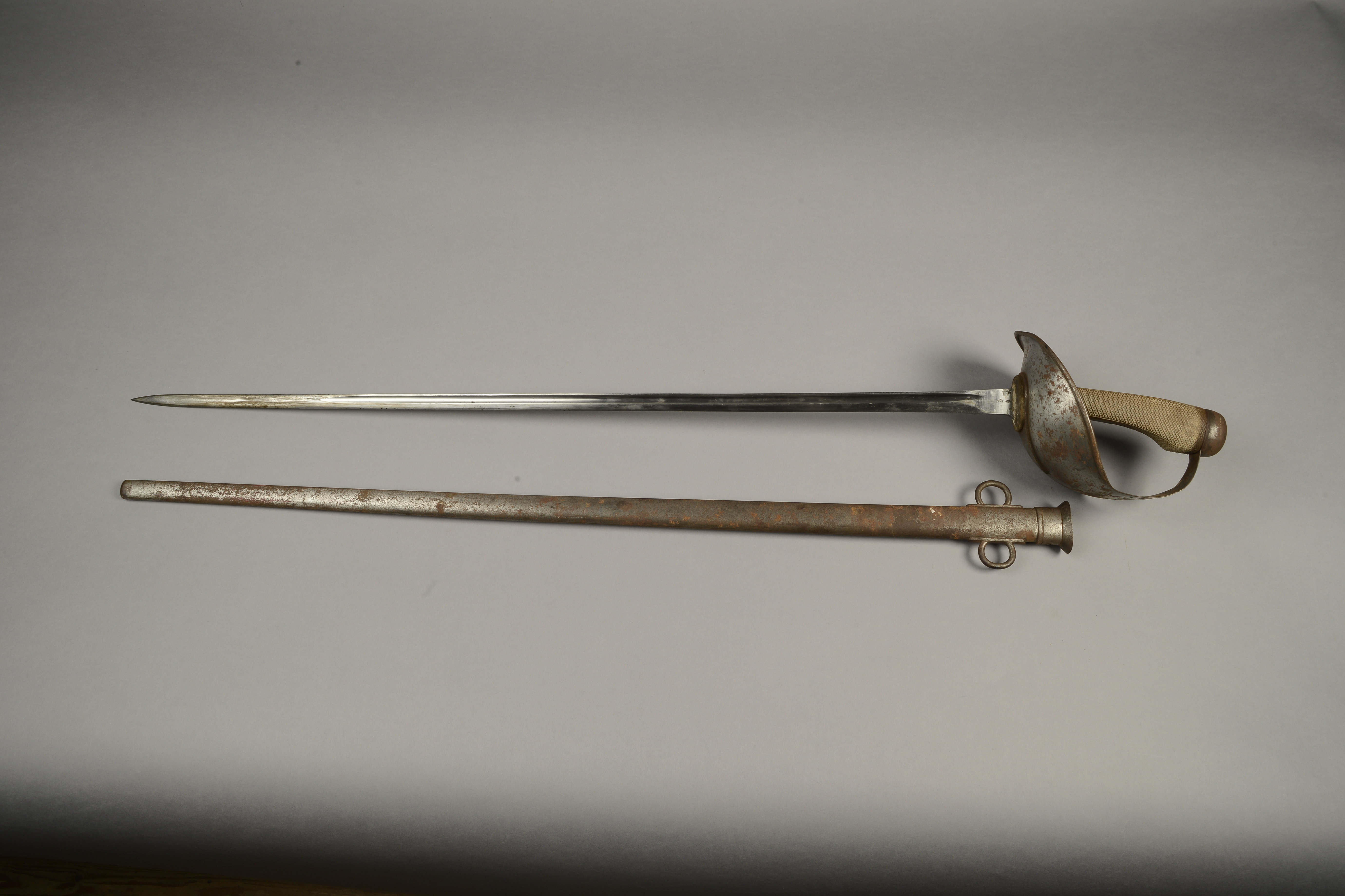 A 1908 PATTERN BRITISH CAVALRY TROOPER'S SWORD in metal scabbard with hatched wooden grip and swept - Image 2 of 2