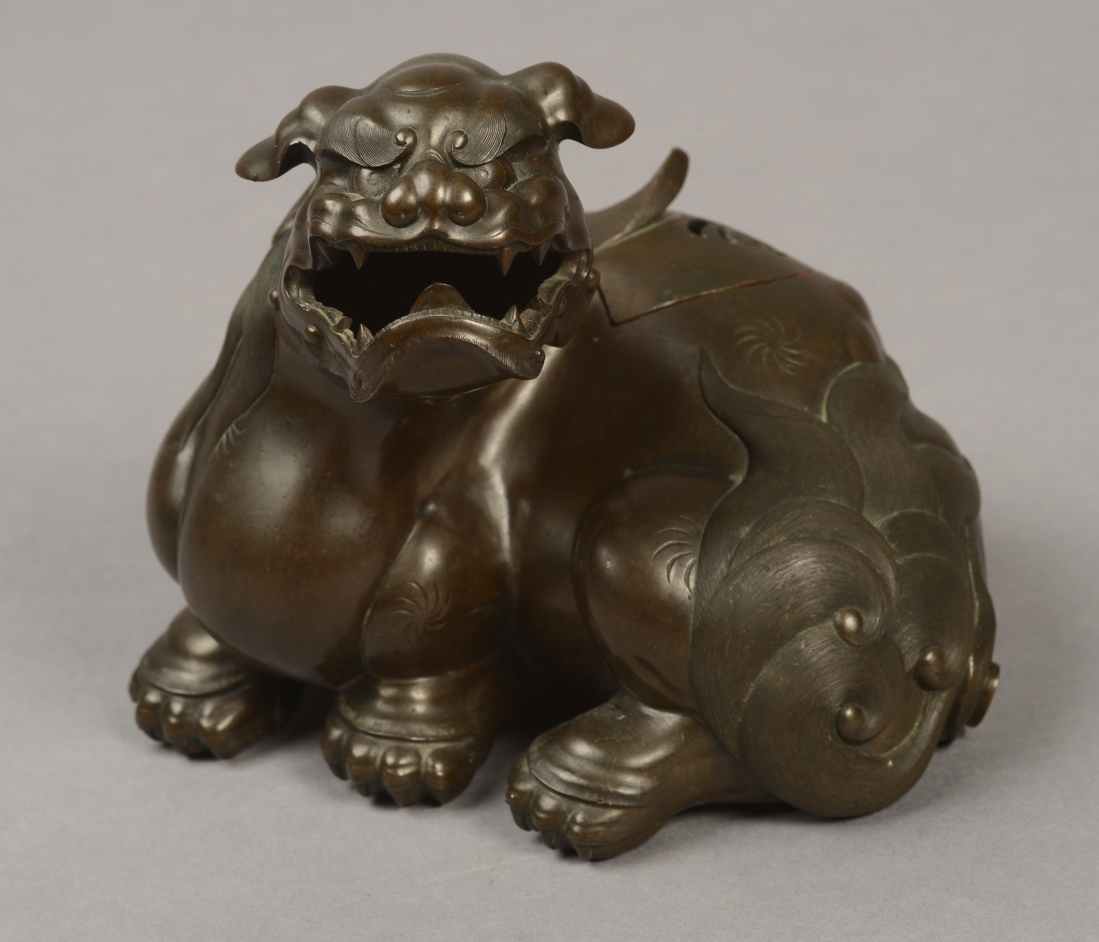 A CHINESE BRONZE CENSER AND COVER, 19th century,