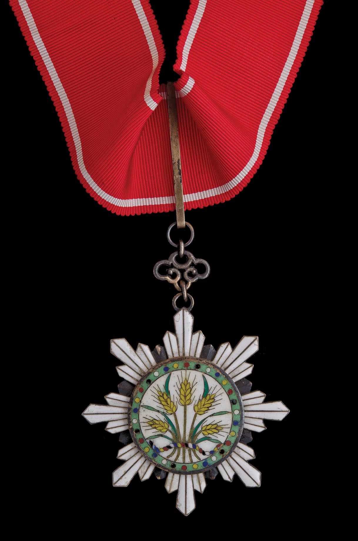 *China, Order of the Golden Grain, Fourth Class neck badge, in silver-gilt and enamels, width