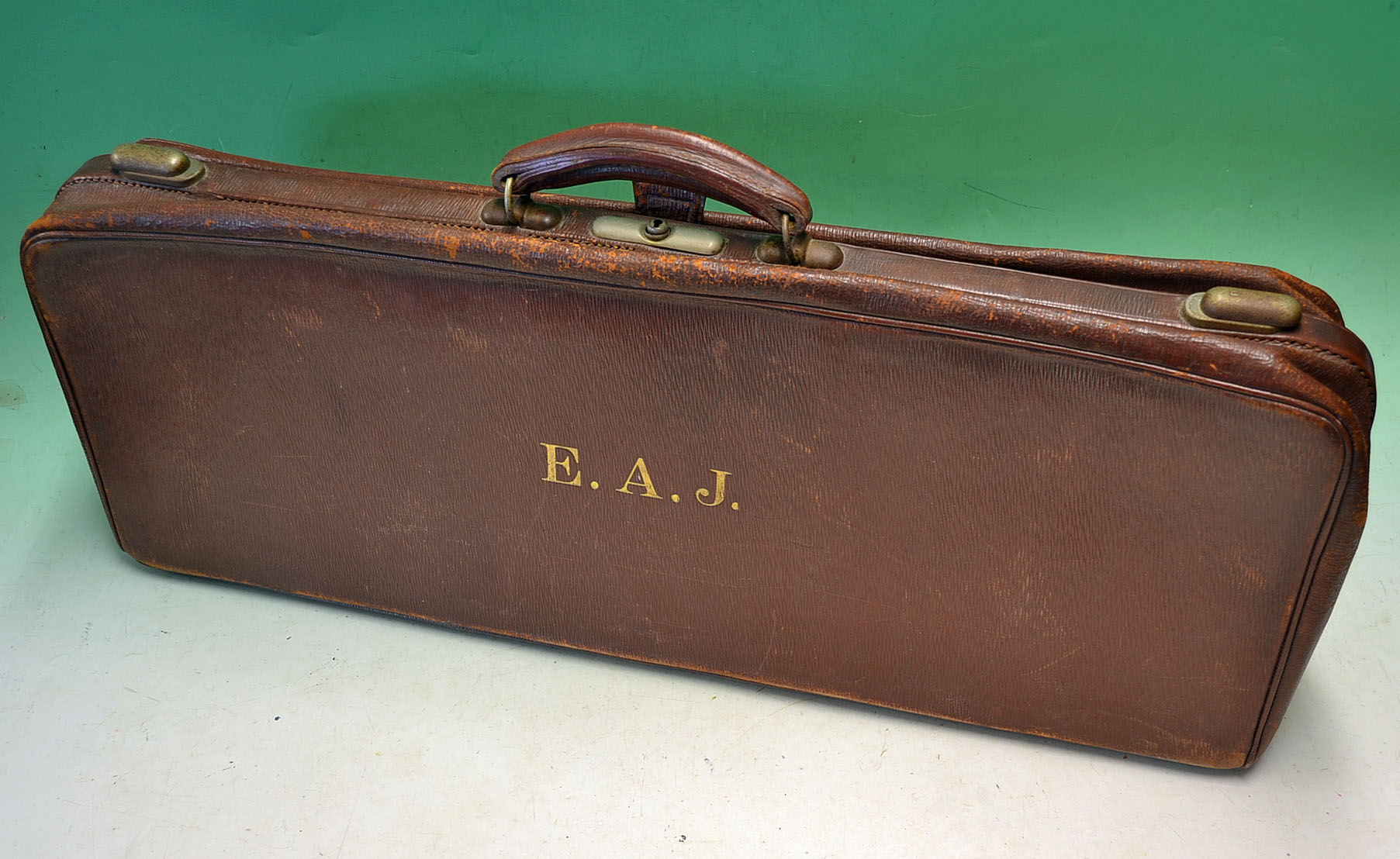 Good quality Edwardian leather tennis holdall measuring 70x30x10 cm^ initialled E.A.J.^ containing - Image 2 of 2