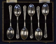Set of 6x Walker and Hall silver golfing teaspoons - hallmarked Sheffield 1933/34 each spoon is