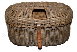 WILLOW CREEL: Fine willow fly fisher's creel measuring 14"x8"x6", hinged lid with central square