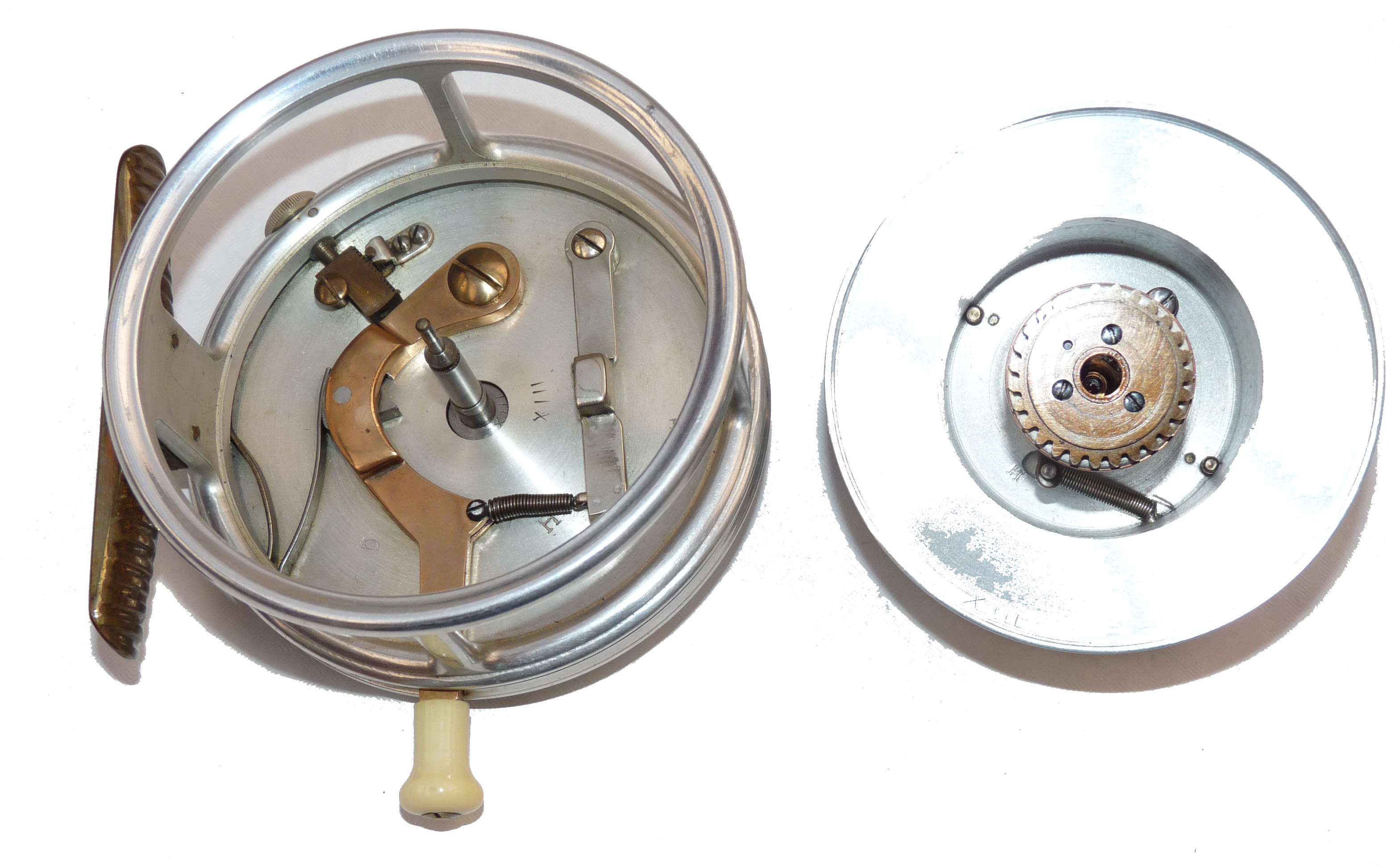 REEL: Rare Hardy The Silex Major 4" Hiduminium bright finish casting reel, twin black handles, - Image 3 of 3