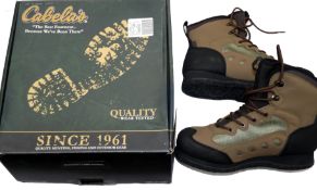 WADING BOOTS: Pair of Cabela's 1000 denier wading boots size 10, regular green colour, removable EVA