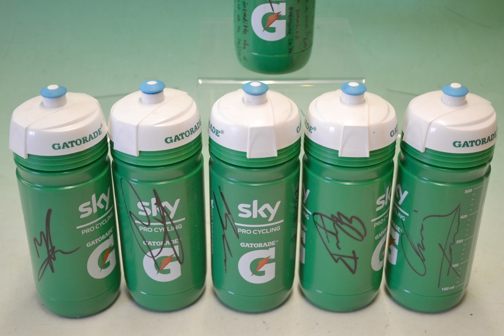 Bradley Wiggins – Winner of 2012 Tour De France. 2012 Tour De France Champion Bradley Wiggins and - Image 3 of 7