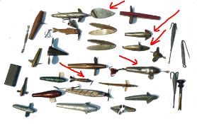 LURES: Collection of vintage lures incl. a 2.25" brass Cartman spinner with twin fins, a Gravity