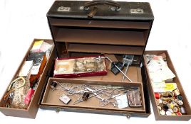 FLY TYING CASE: Good selection of fly tying materials in fine Allan & Hanburys, England leather