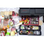 FLY TYING MATERIALS: A large collection of fly tying materials and tool in Raaco large tackle box